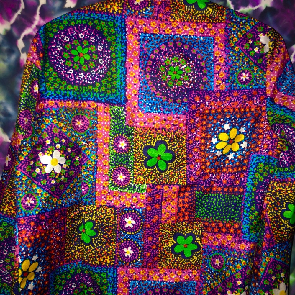 Mod 60’s flower power vintage top